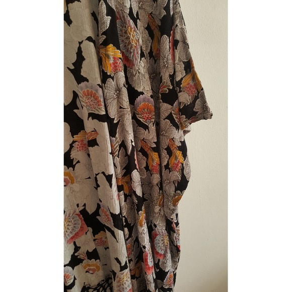 Floral and Fringed Top - Picture 4 of 4